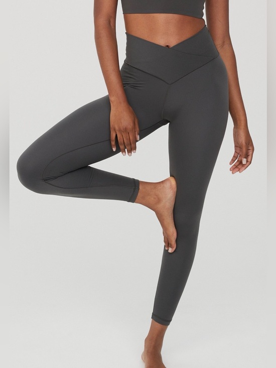 aerie Pants - OFFLINE by Aerie Real Me 7/8 Hi-Rise Leggings Gray Size Large Short
